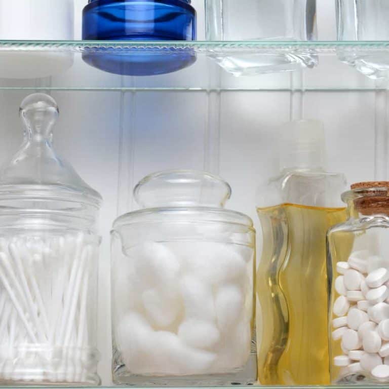 Declutter Your Bathroom: Step By Step, So it Looks Amazing